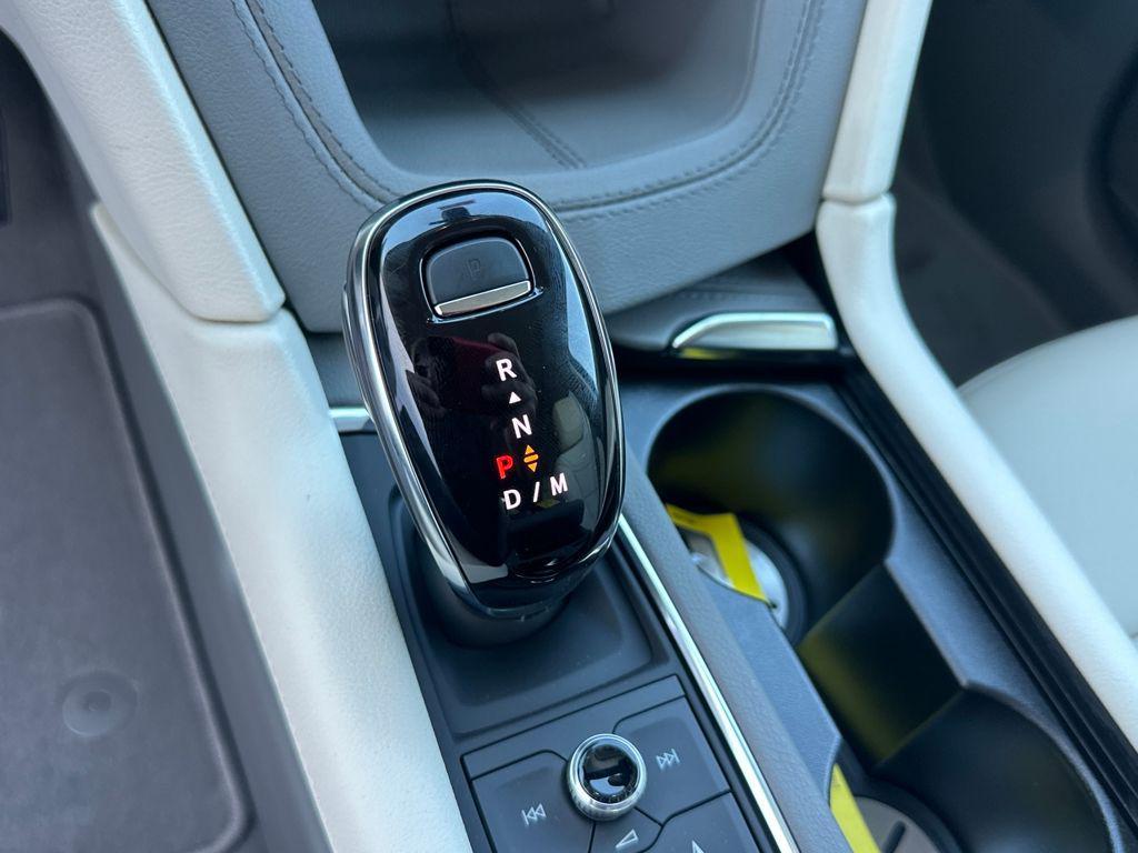 new 2025 Cadillac XT5 car, priced at $55,739
