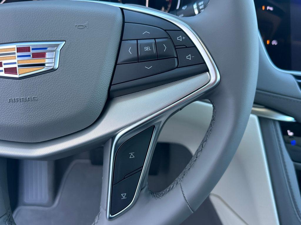 new 2025 Cadillac XT5 car, priced at $55,739