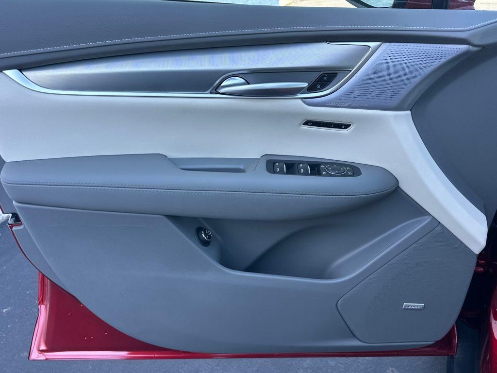 new 2025 Cadillac XT5 car, priced at $55,739