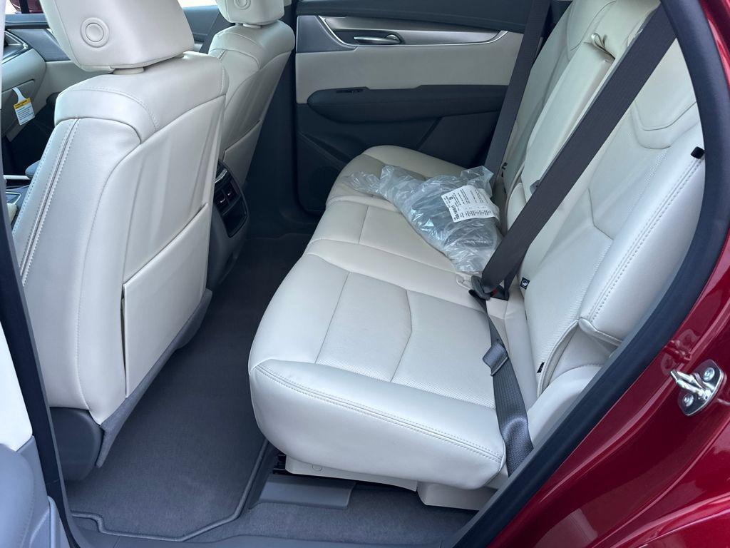 new 2025 Cadillac XT5 car, priced at $55,739