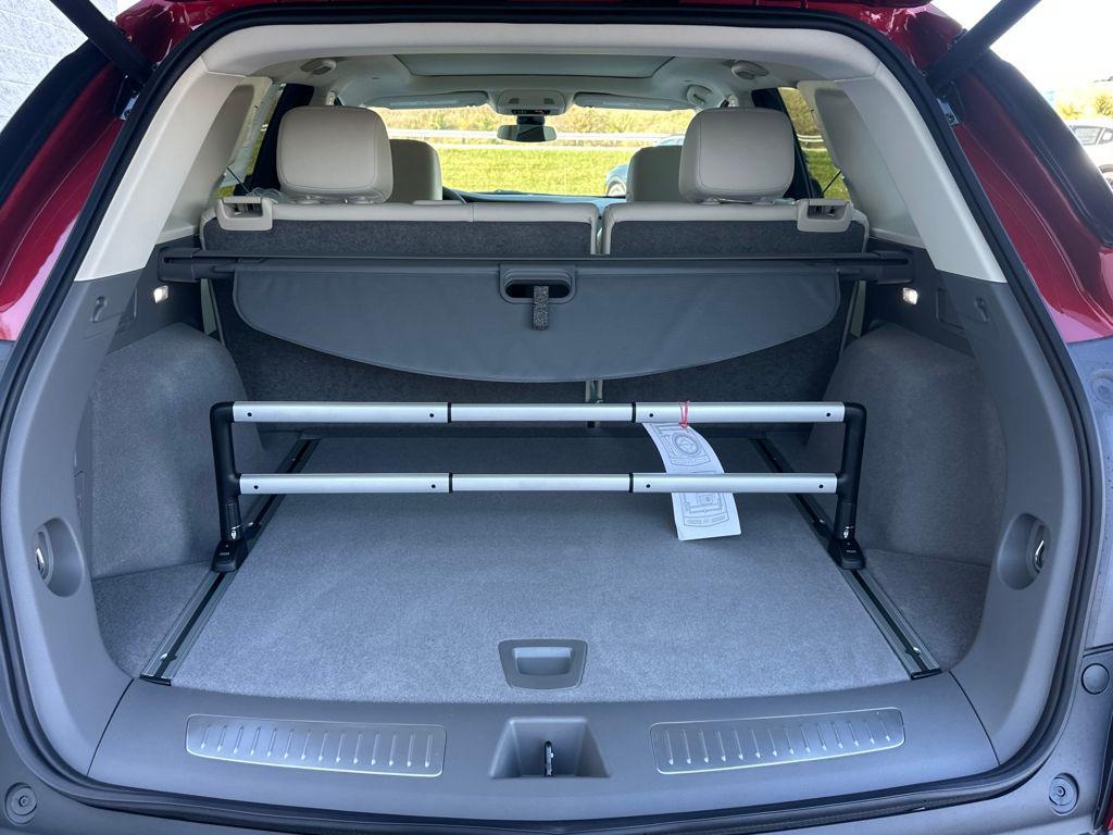 new 2025 Cadillac XT5 car, priced at $55,739