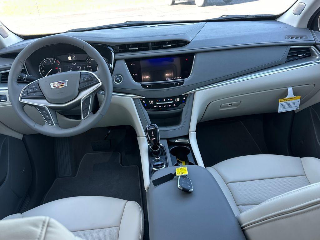 new 2025 Cadillac XT5 car, priced at $55,739