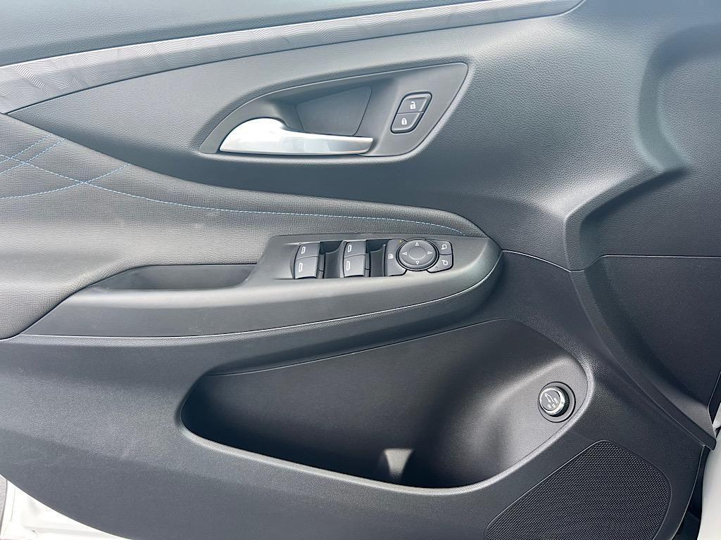 new 2025 Buick Envista car, priced at $29,215