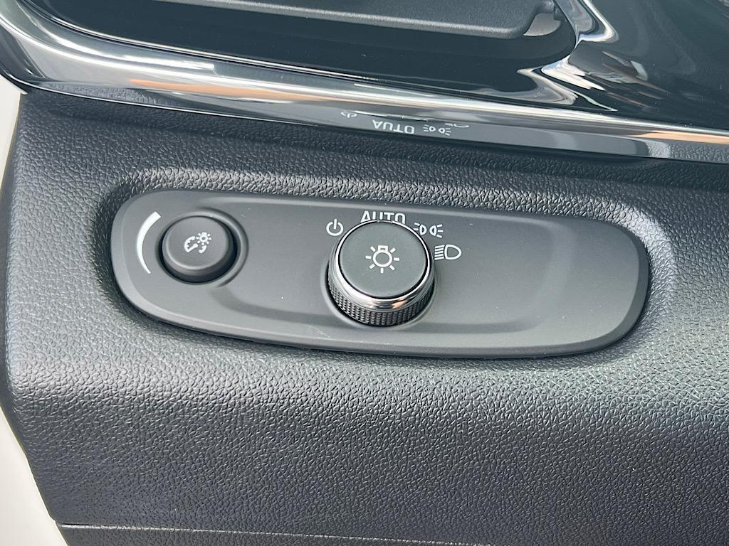 new 2025 Buick Envista car, priced at $29,215