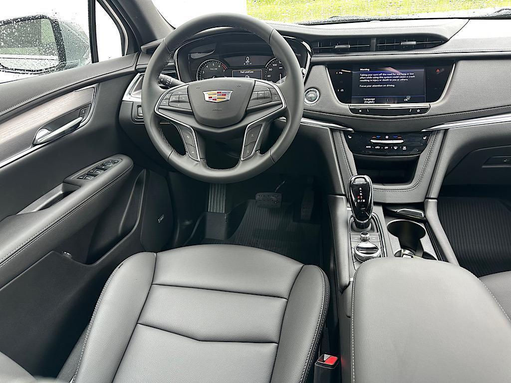 new 2025 Cadillac XT5 car, priced at $47,209
