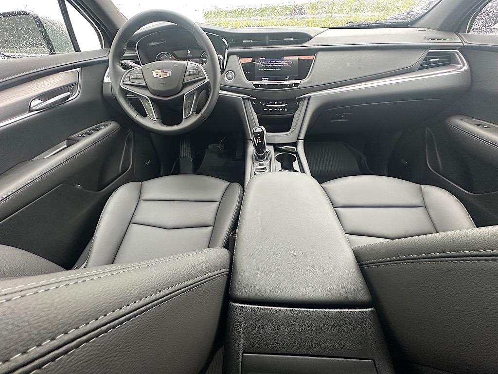 new 2025 Cadillac XT5 car, priced at $47,209