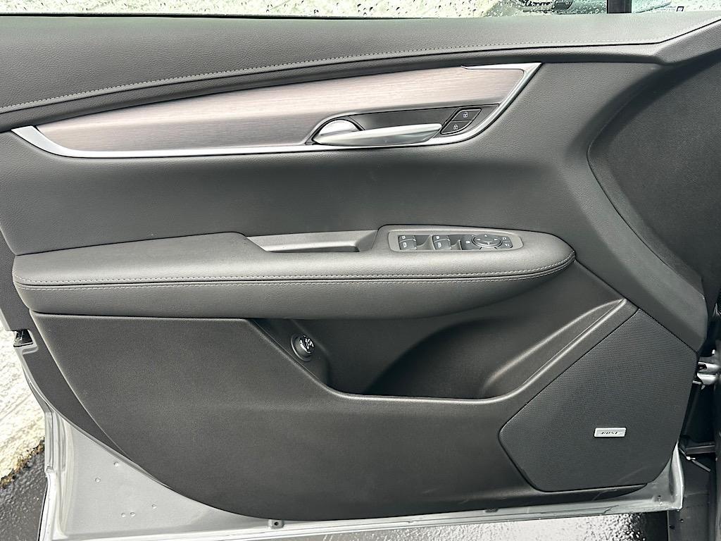 new 2025 Cadillac XT5 car, priced at $47,209