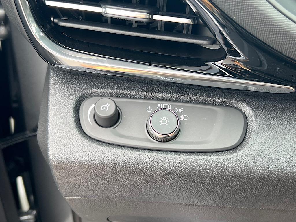 new 2025 Buick Envista car, priced at $30,496