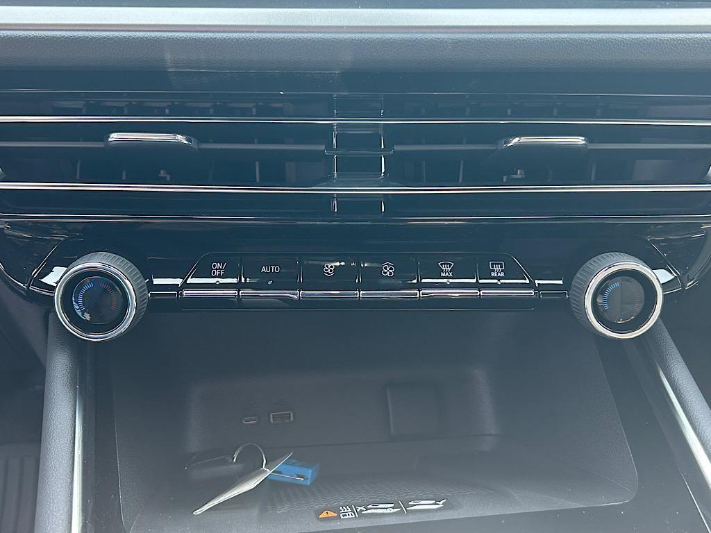 new 2025 Chevrolet Traverse car, priced at $41,225