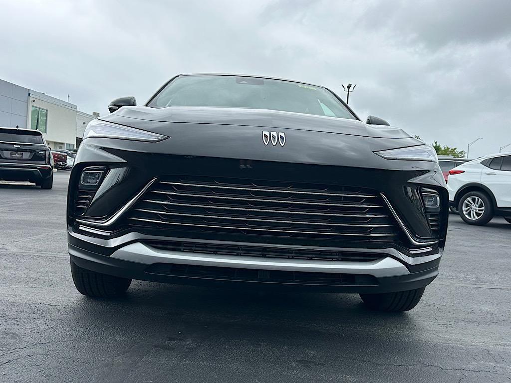 new 2025 Buick Envista car, priced at $27,153