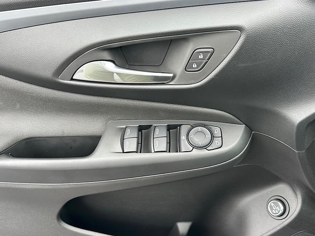 new 2025 Buick Envista car, priced at $27,153