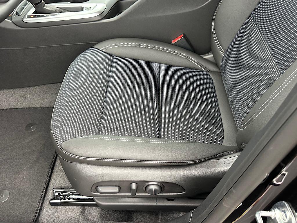 new 2025 Buick Envista car, priced at $27,153