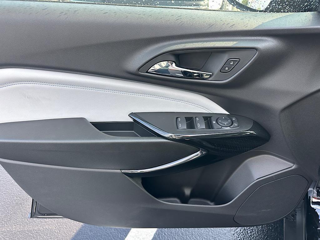 new 2025 Chevrolet Trax car, priced at $25,527