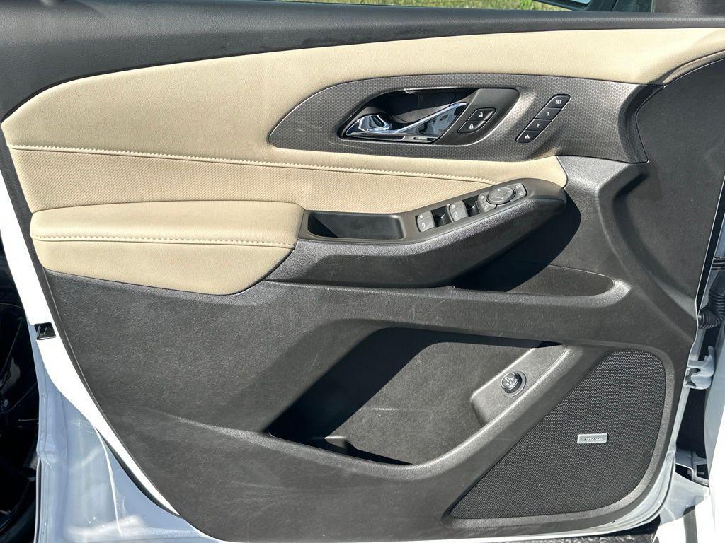 used 2023 Chevrolet Traverse car, priced at $38,422