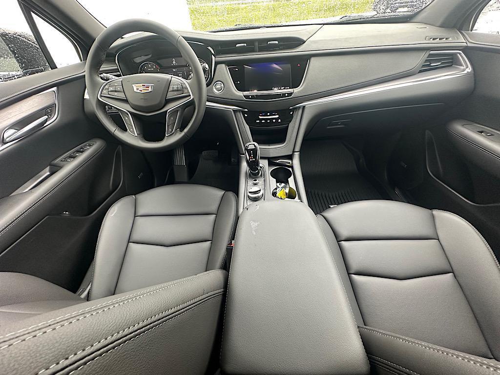 new 2025 Cadillac XT5 car, priced at $47,834