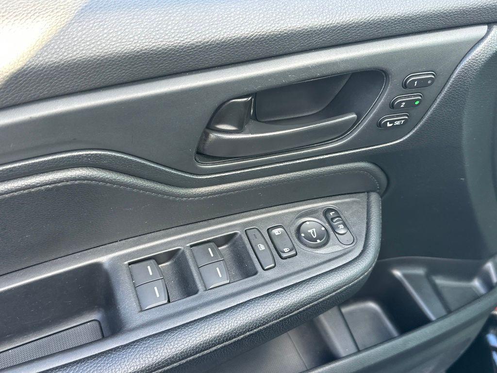 used 2023 Honda Odyssey car, priced at $29,282