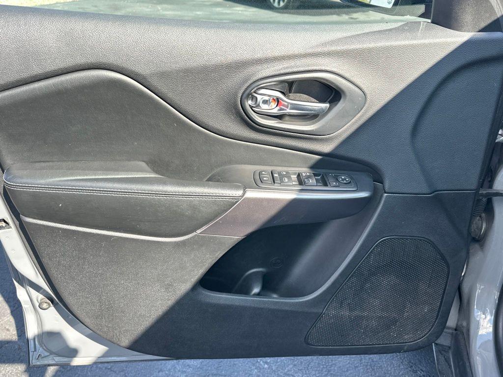 used 2019 Jeep Cherokee car, priced at $12,621