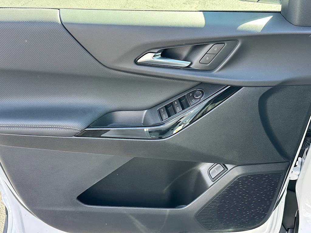 new 2026 Chevrolet Equinox car, priced at $37,304