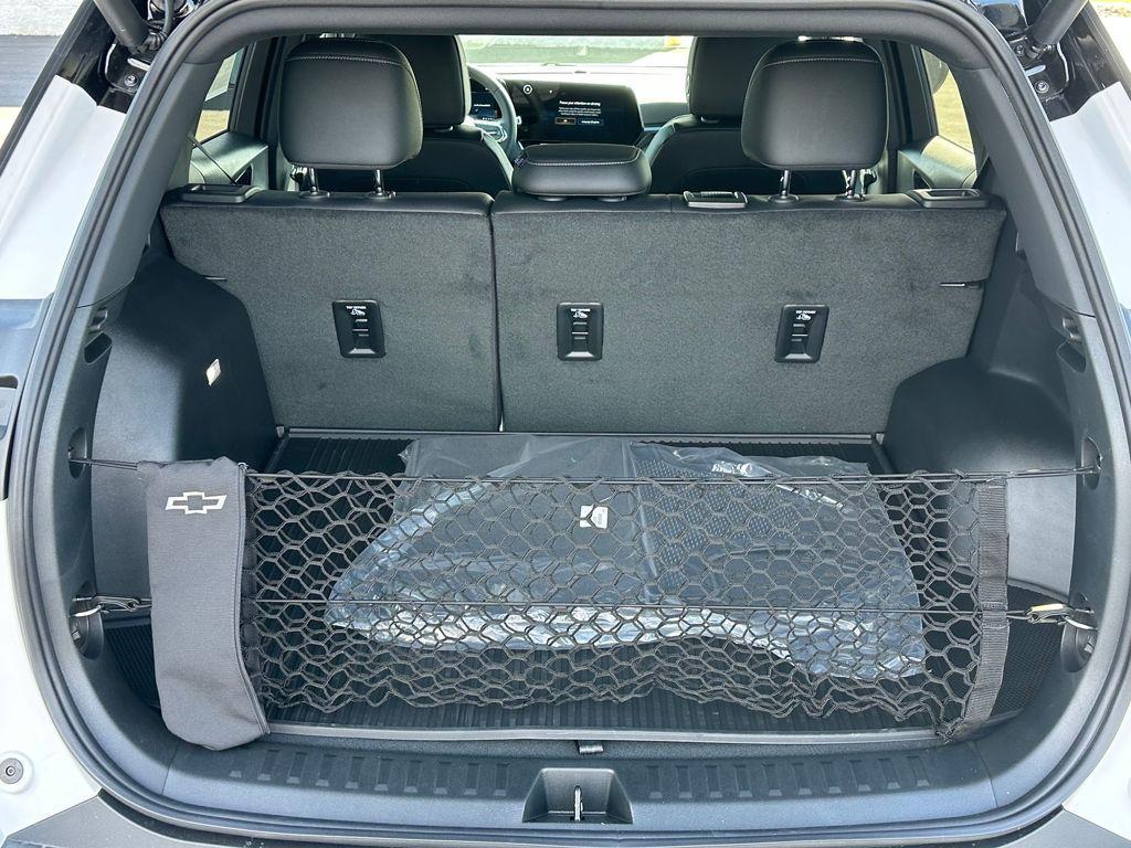 new 2026 Chevrolet Equinox car, priced at $37,304