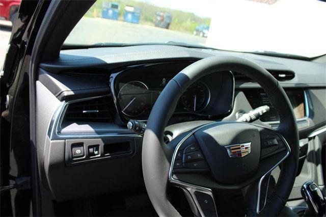 new 2025 Cadillac XT5 car, priced at $47,215