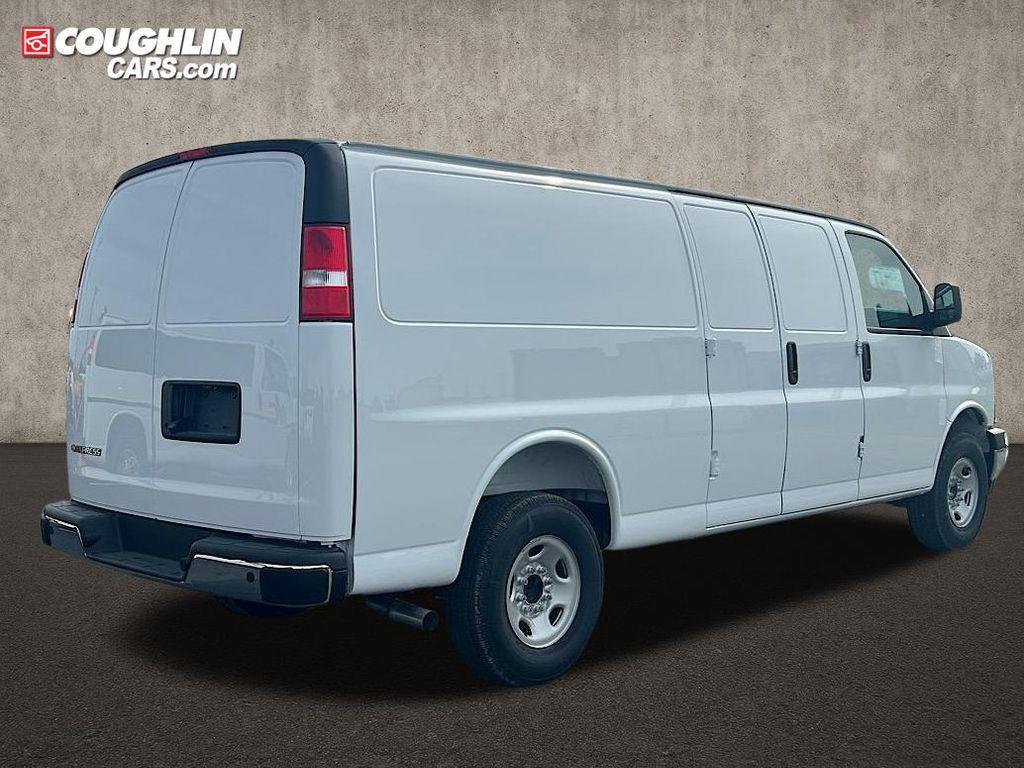 new 2025 Chevrolet Express 3500 car