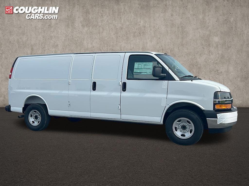 new 2025 Chevrolet Express 3500 car