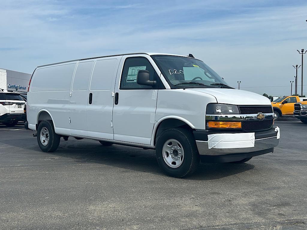 new 2025 Chevrolet Express 3500 car