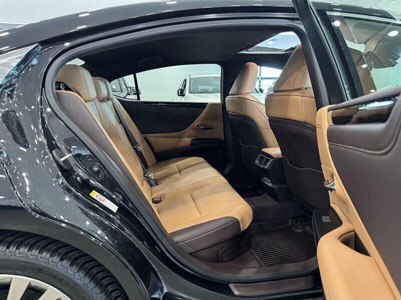 used 2019 Lexus ES 300h car, priced at $32,890