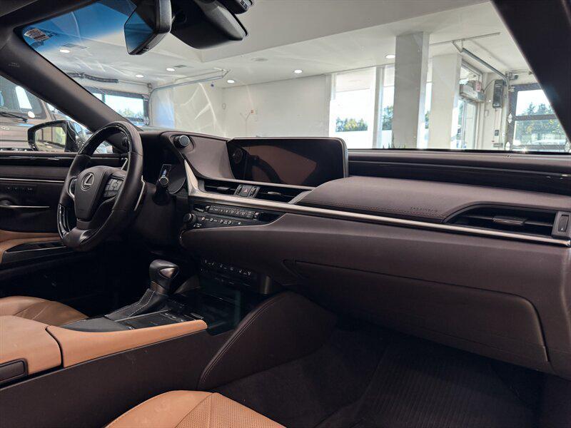 used 2019 Lexus ES 300h car, priced at $33,990