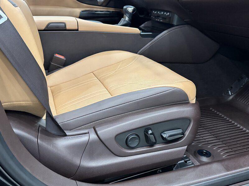 used 2019 Lexus ES 300h car, priced at $32,890