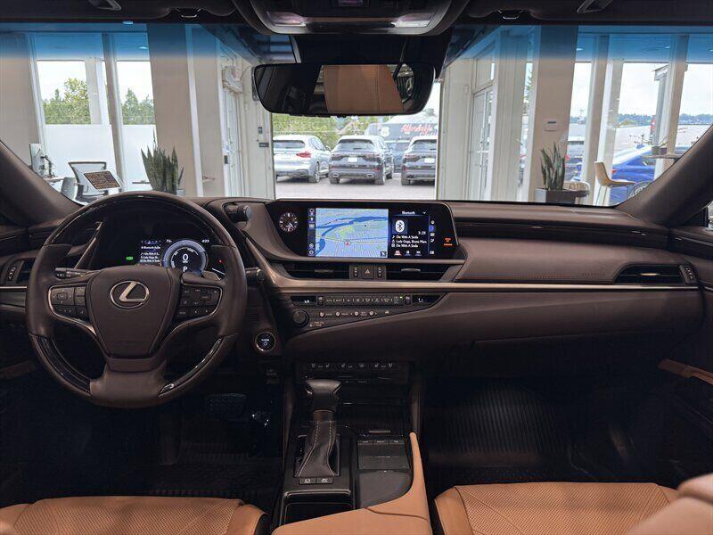 used 2019 Lexus ES 300h car, priced at $32,890