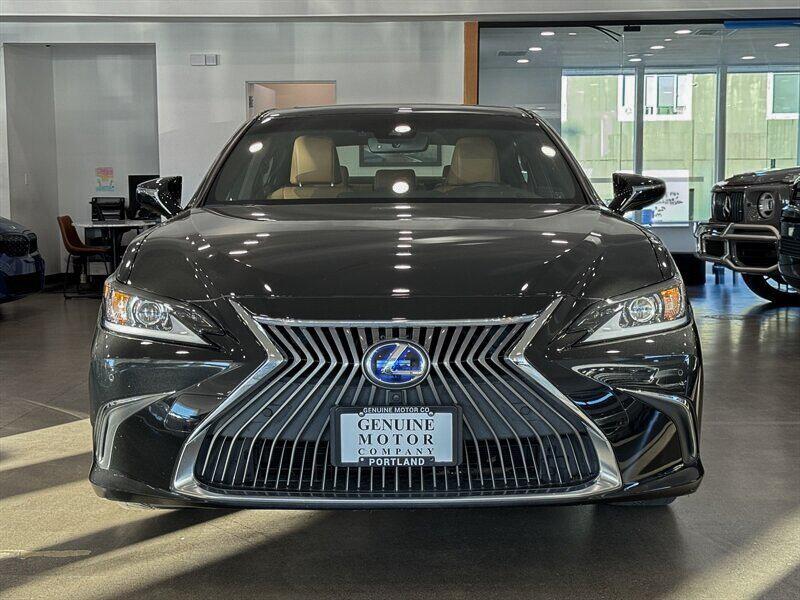 used 2019 Lexus ES 300h car, priced at $33,990