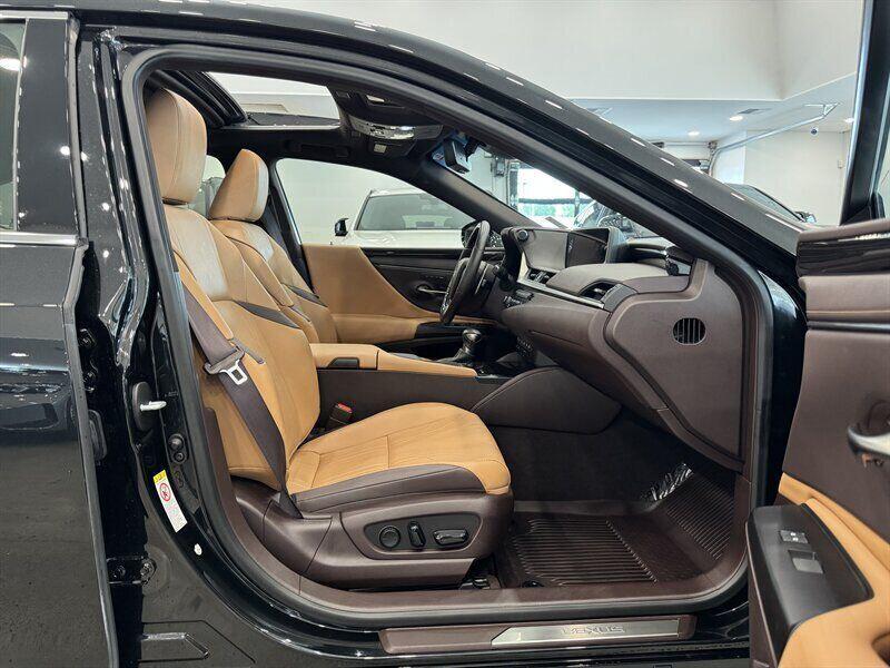 used 2019 Lexus ES 300h car, priced at $32,890