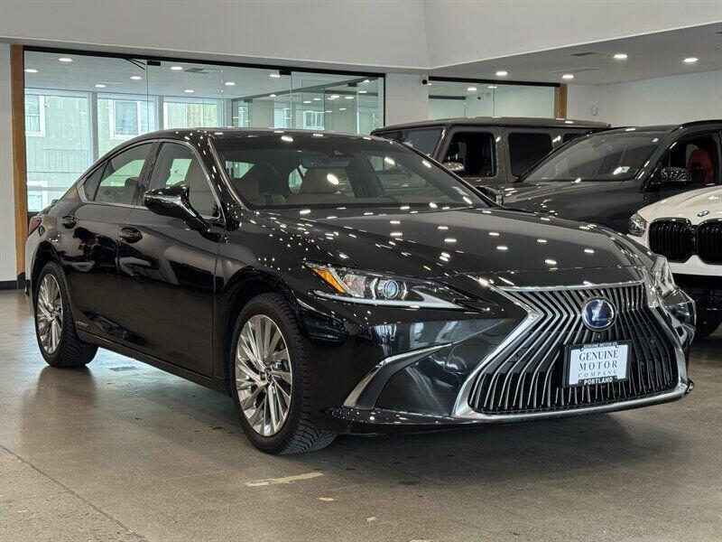 used 2019 Lexus ES 300h car, priced at $32,890