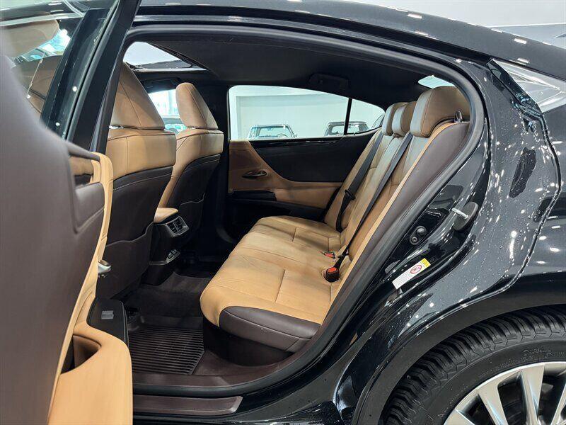 used 2019 Lexus ES 300h car, priced at $32,890