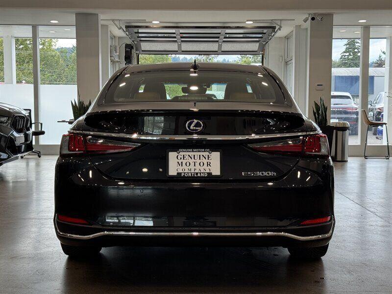 used 2019 Lexus ES 300h car, priced at $32,890