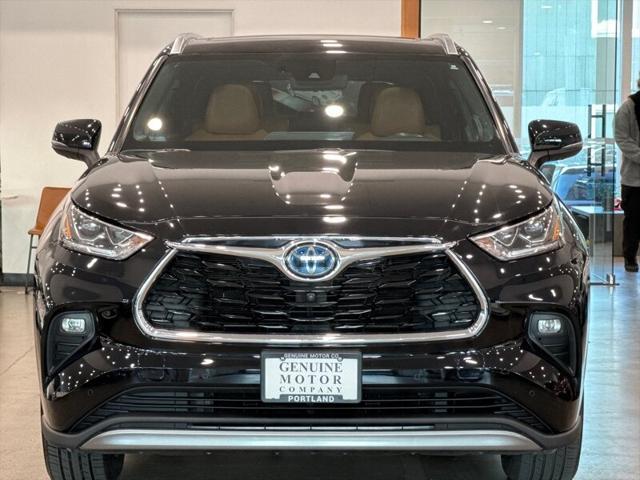 used 2021 Toyota Highlander Hybrid car, priced at $41,890