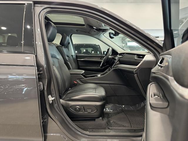 used 2022 Jeep Grand Cherokee car, priced at $32,490
