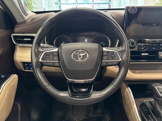 used 2021 Toyota Highlander Hybrid car, priced at $43,900