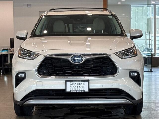 used 2021 Toyota Highlander Hybrid car, priced at $43,900