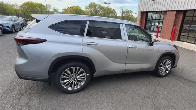 new 2024 Toyota Highlander car, priced at $53,663