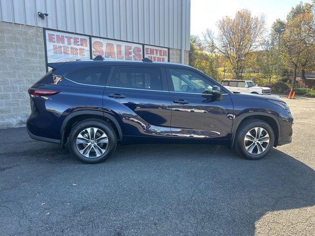 new 2025 Toyota Highlander car, priced at $49,468