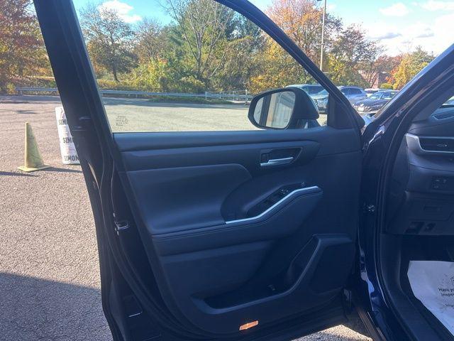 new 2025 Toyota Highlander car, priced at $49,468