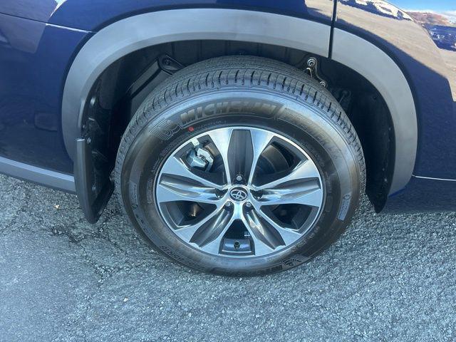 new 2025 Toyota Highlander car, priced at $49,468