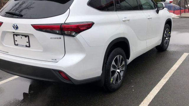 new 2025 Toyota Highlander Hybrid car, priced at $52,448