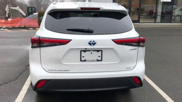 new 2025 Toyota Highlander Hybrid car, priced at $52,448