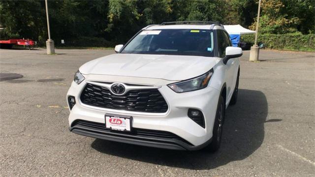 used 2023 Toyota Highlander car, priced at $39,004