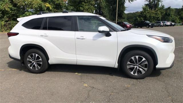 used 2023 Toyota Highlander car, priced at $39,004