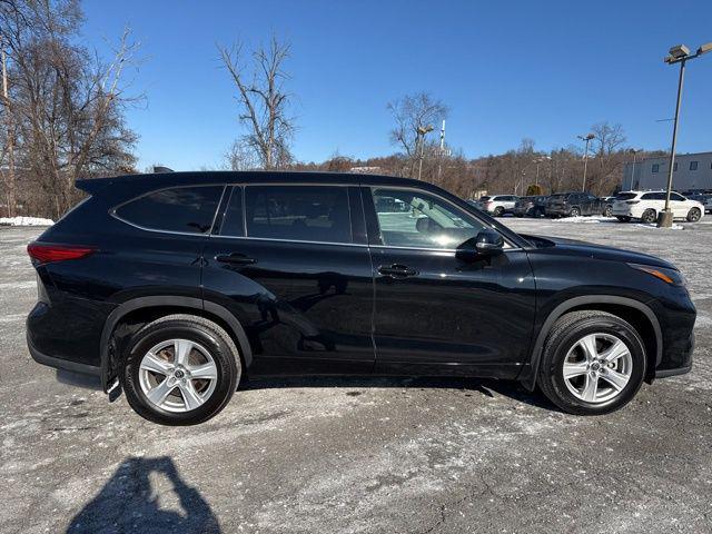 used 2022 Toyota Highlander car, priced at $32,487