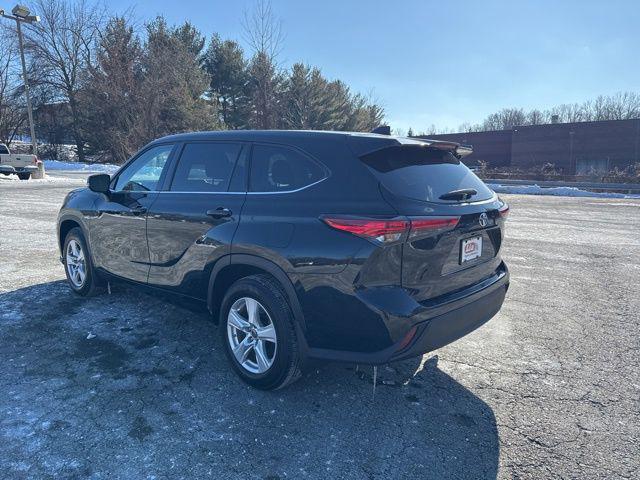 used 2022 Toyota Highlander car, priced at $32,487